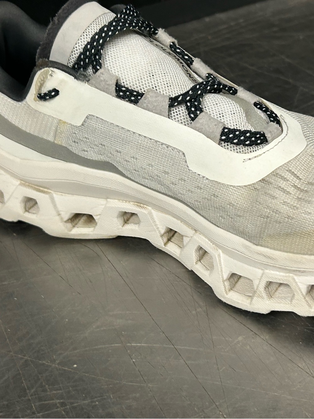 On Cloud Size 8 Women - Picture 3 of 9